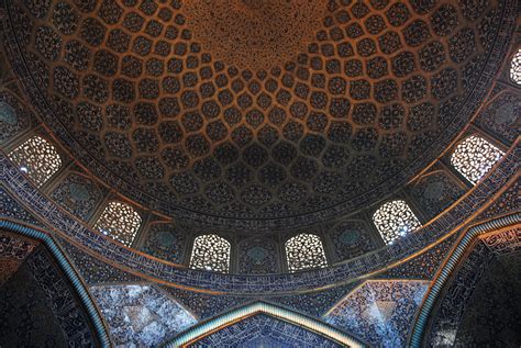 De Oprichting van Isfahan als Hoofdstedelijke Centrum van de Safavid Dynastie: Een Architecturale Pracht en een Symbolisch Gebaar